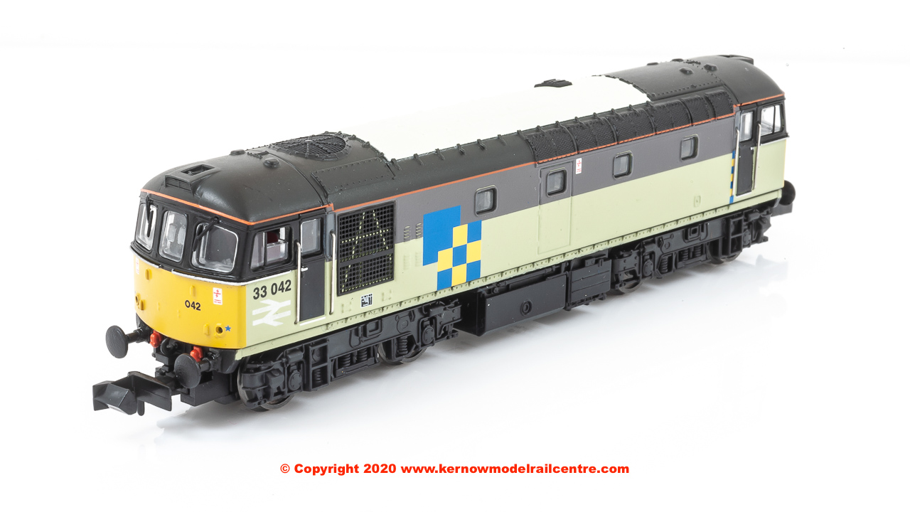 2D-001-007 Dapol Class 33/0 Diesel Locomotive number 33 042 in Triple Grey Construction Sector livery.